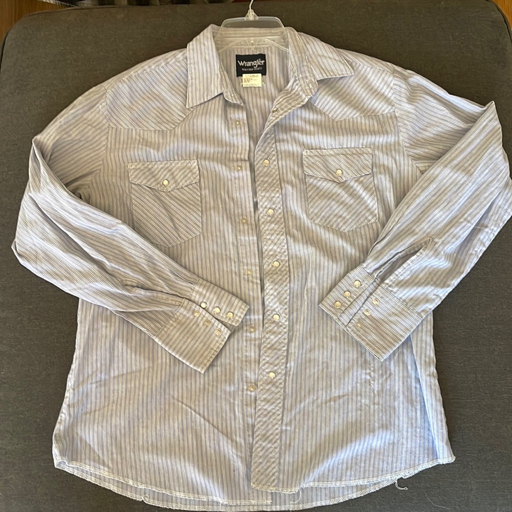 Blue and white pinstripe Wrangler western shirt L white pearl snaps.